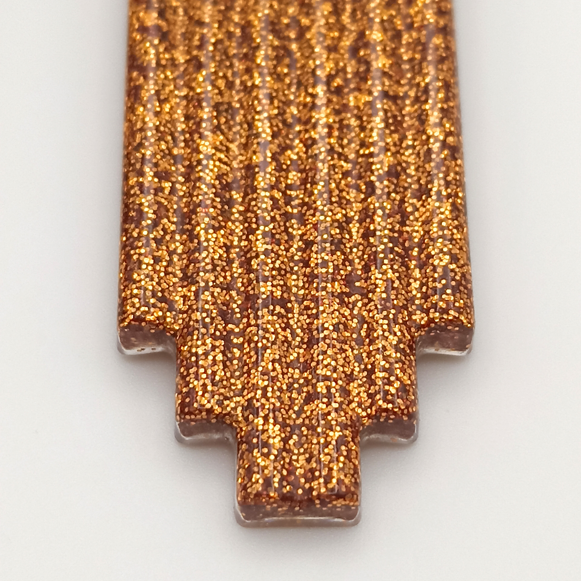 Détails de boucles d'oreilles cuivrées